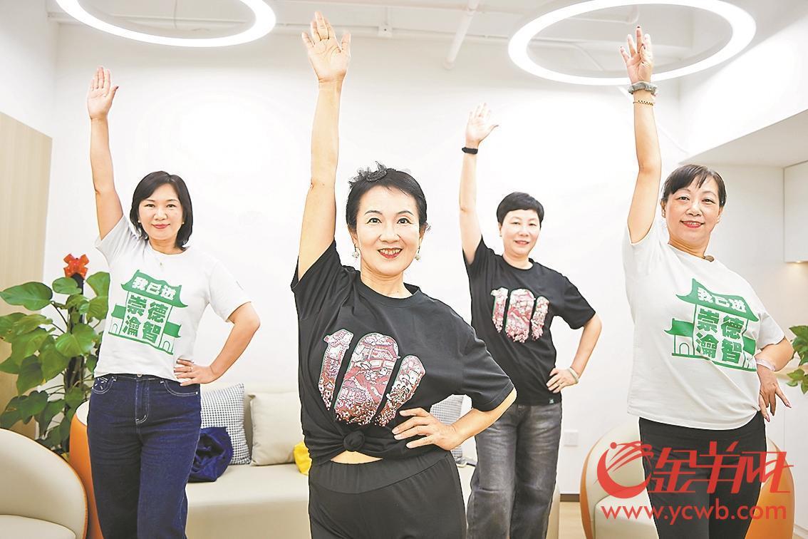 苦练十四月只为那一夜 他们参加了六运会开幕式团体操表演(图1)