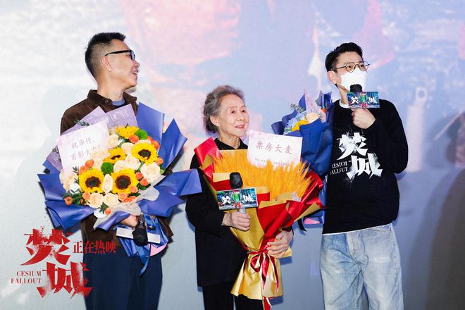 口碑大片《焚城》票房逆袭突破1亿！刘德华演唱会归来跑广州路演！(图1)