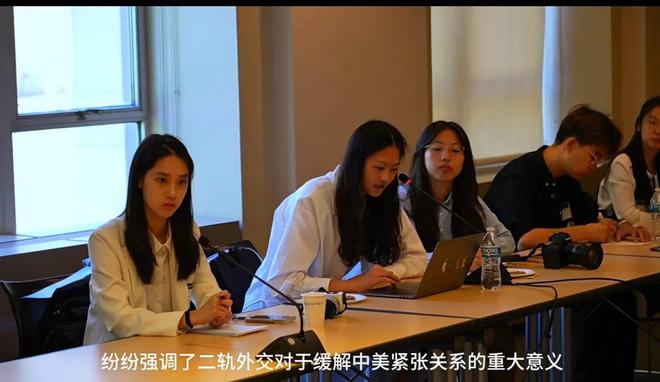 清华校花彭弋航：北京女孩中学年级第一精通舞蹈、主持、表演(图8)