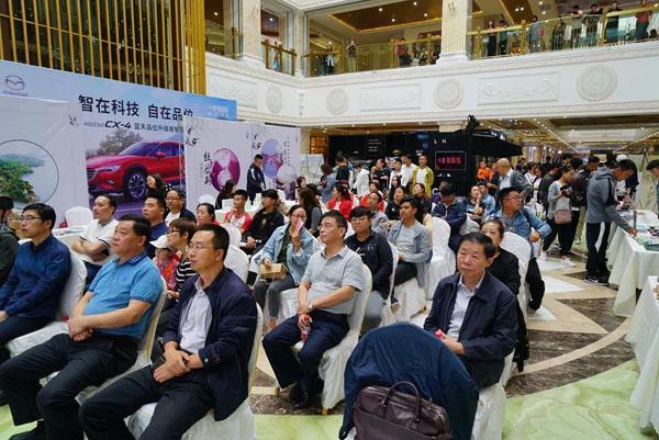 上海绘翔取得可调节展示屏幕的路演台专利满足不同位置人群观看(图1)