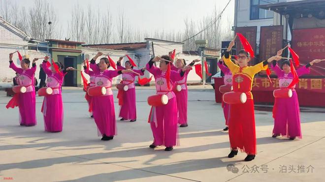 【泊头快报】泊镇举办“中华民族一家亲 同心共筑中国梦”文化惠民演出(图3)