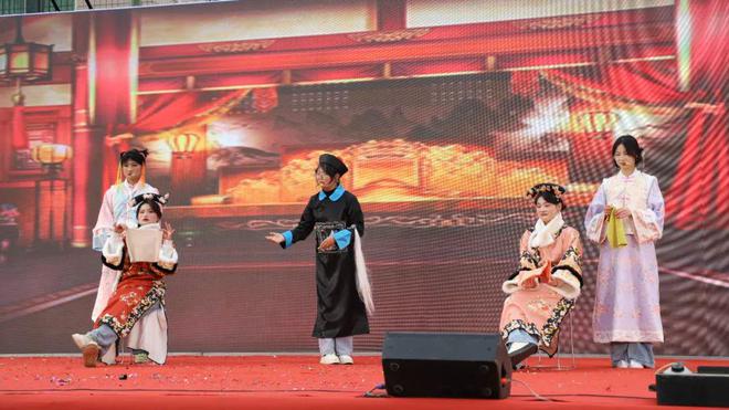 淮滨二高第一届文化艺术节文艺演出暨颁奖典礼(图16)