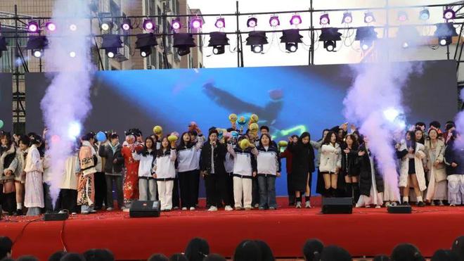 淮滨二高第一届文化艺术节文艺演出暨颁奖典礼(图18)