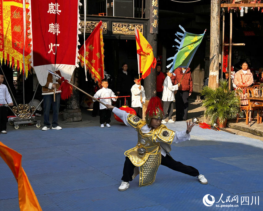 罗城麒麟灯 燃动非遗新力量(图6)