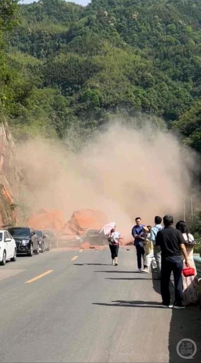 一景区附近山体塌方有车辆被埋！官方通报(图2)